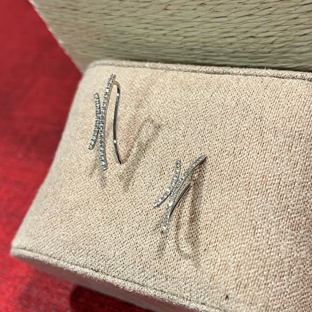 KATE COLLINS NWT AUTHENTIC 14K WHITE GOLD DIAMONDS CRAWLER EARRINGS
